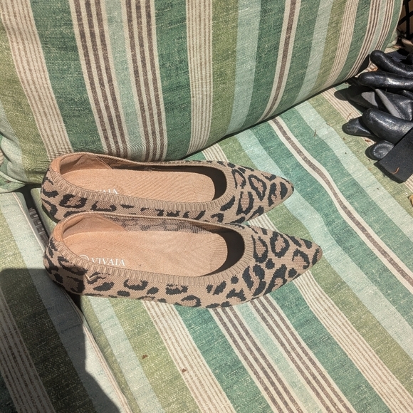 Leopard Print Women's Flats - Picture 4 of 6